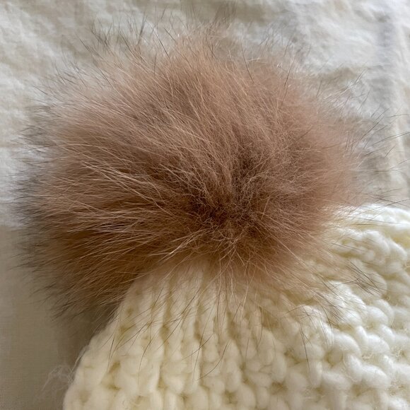 Saks fifth avenue off white beanie hat more than 70% off! - Picture 3 of 4